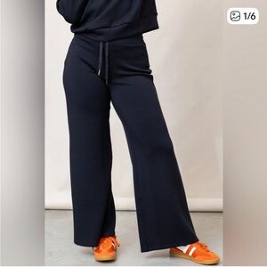 NWT spanx air Essentials Black Wide-Leg Trousers (VERY SOFT )